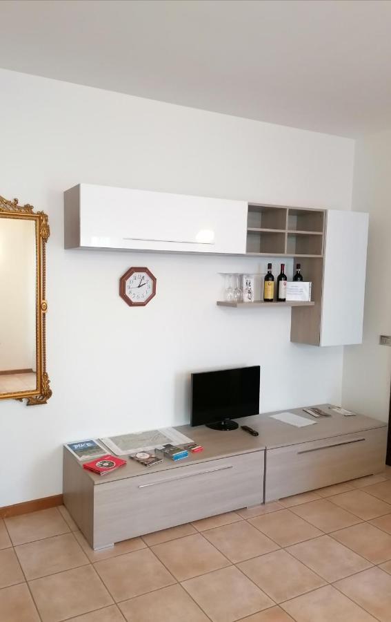 Appartamento Incantevole Con Parcheggio Gratuito Tirano Buitenkant foto